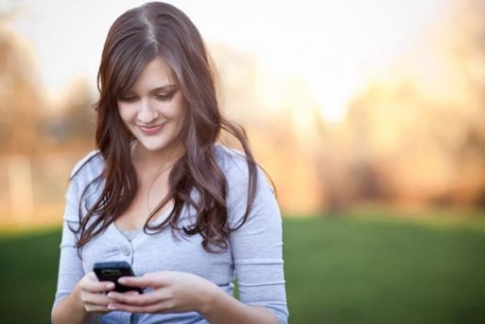 zena_mobitel_velika_nova_1